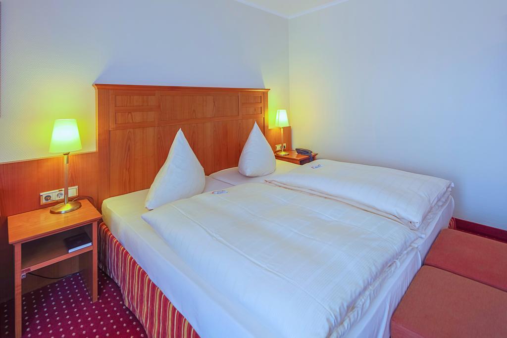 Hotel-Restaurant Kunz Pirmasens Exteriör bild