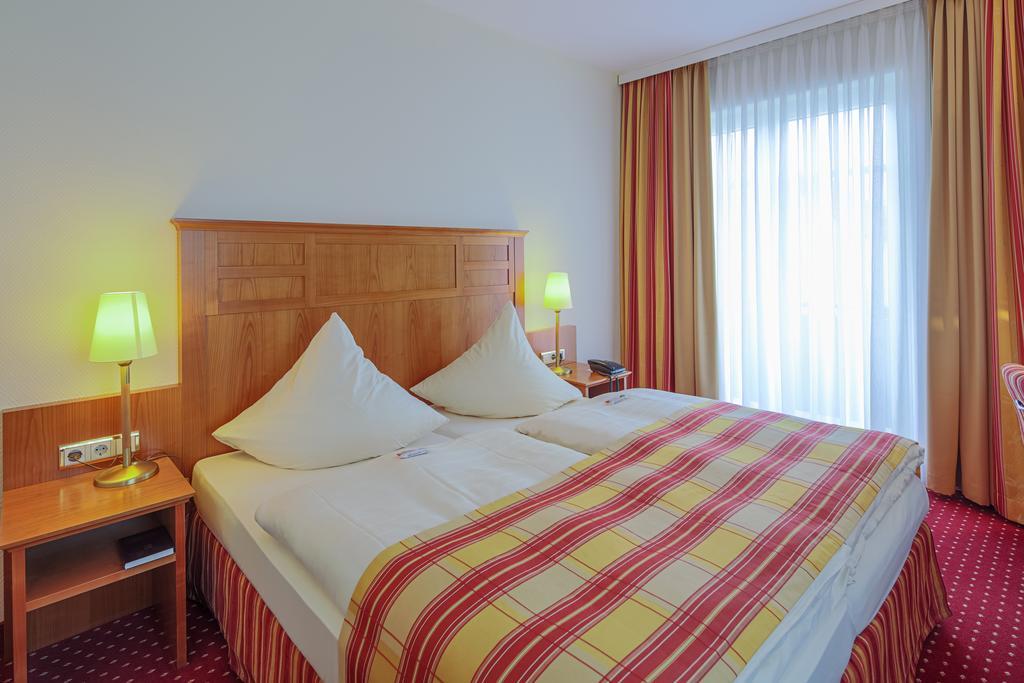 Hotel-Restaurant Kunz Pirmasens Exteriör bild