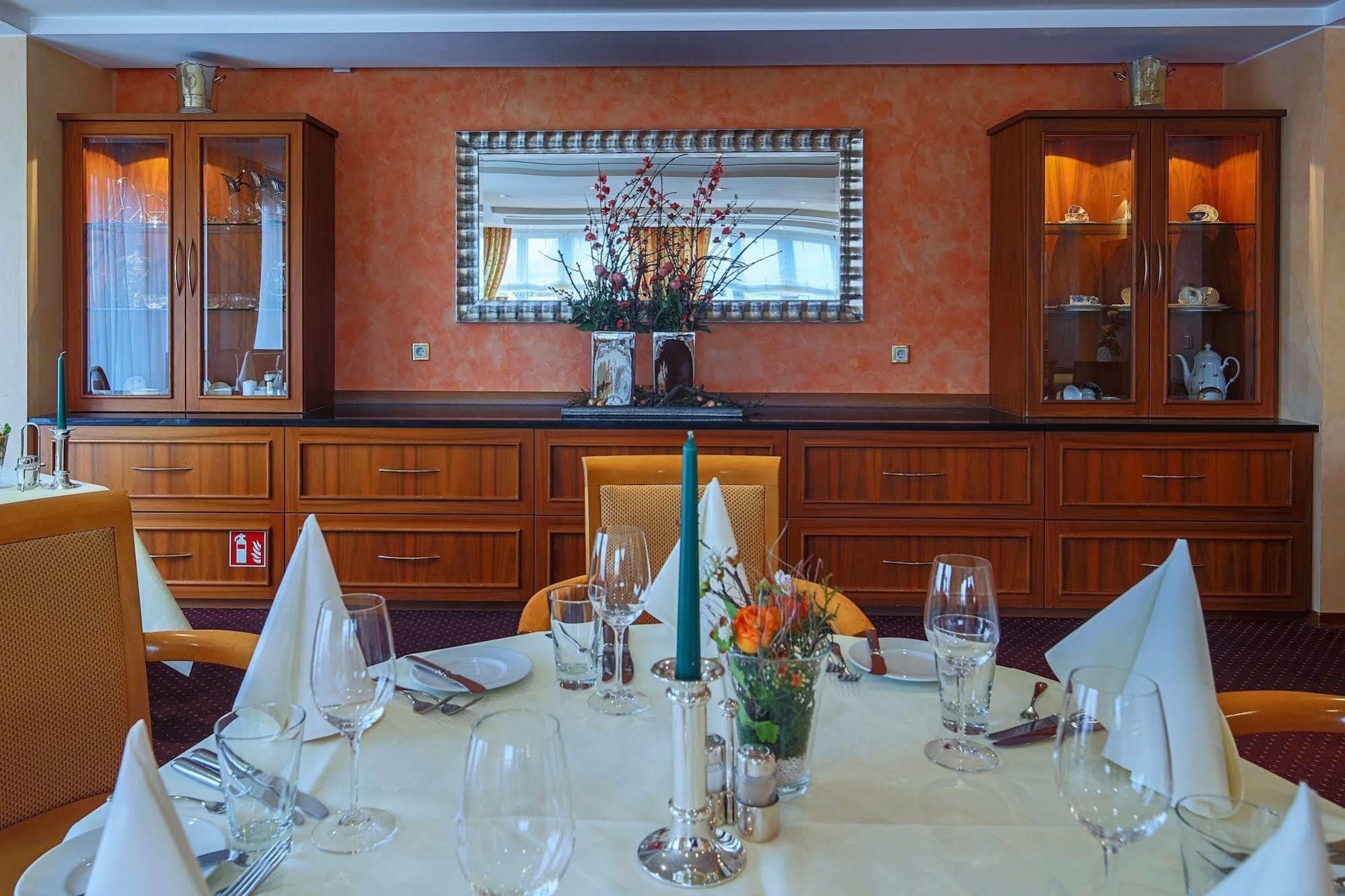 Hotel-Restaurant Kunz Pirmasens Exteriör bild