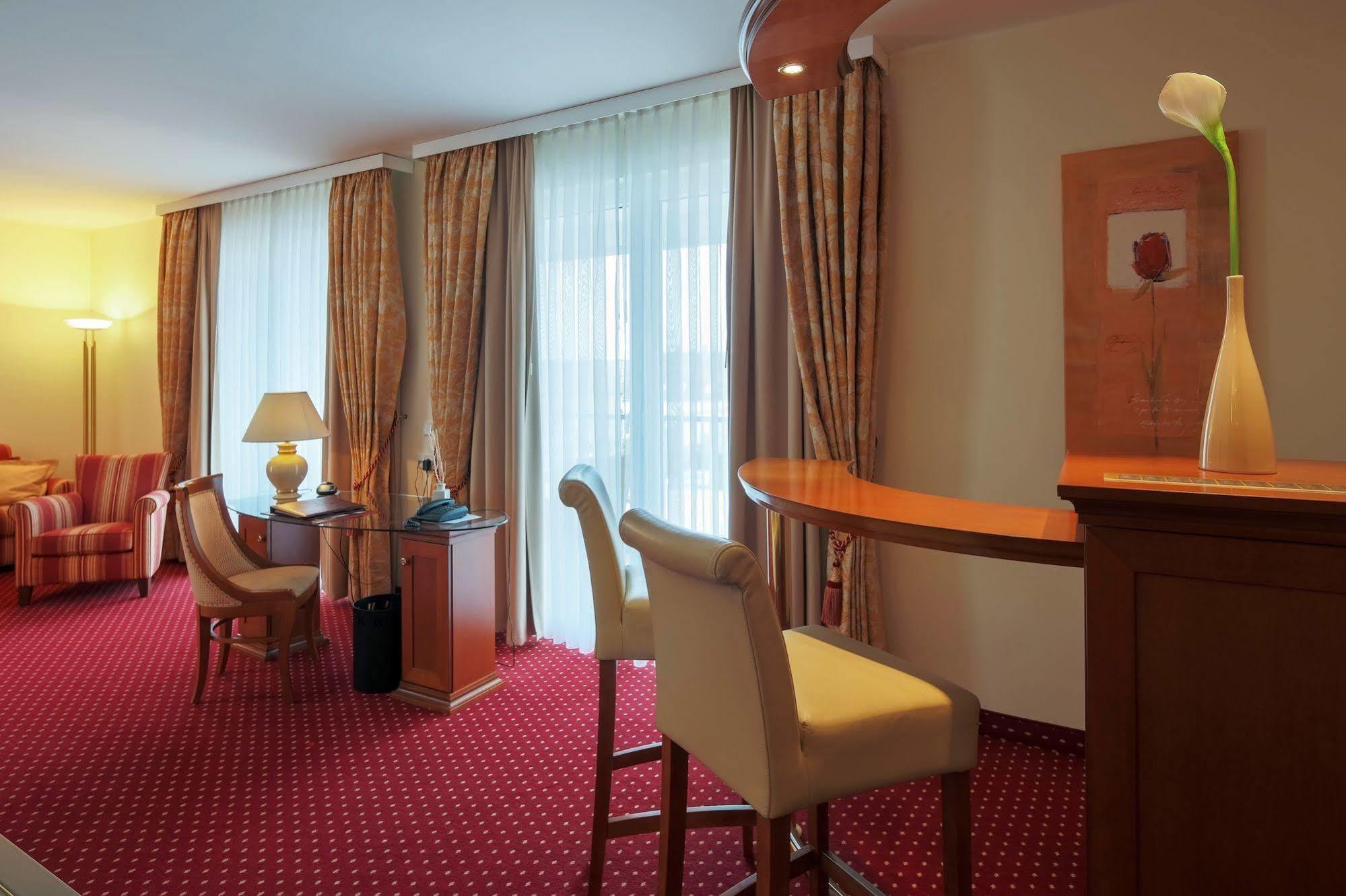 Hotel-Restaurant Kunz Pirmasens Exteriör bild